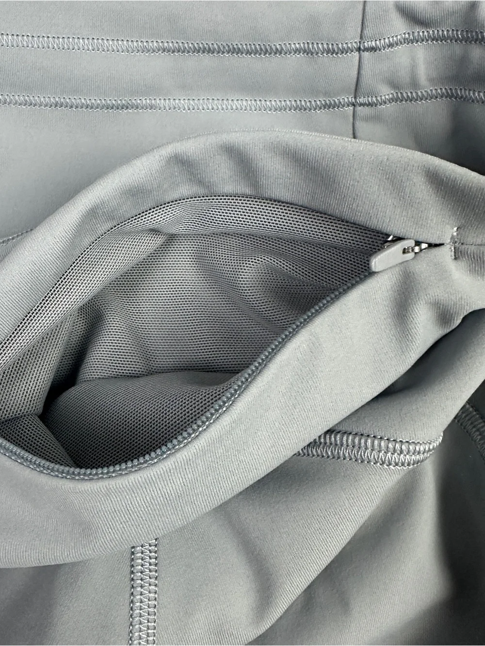 Lululemon Fast and Free High-Rise Crop 23” Tight Womens 12 Gray Nulux Reflective
